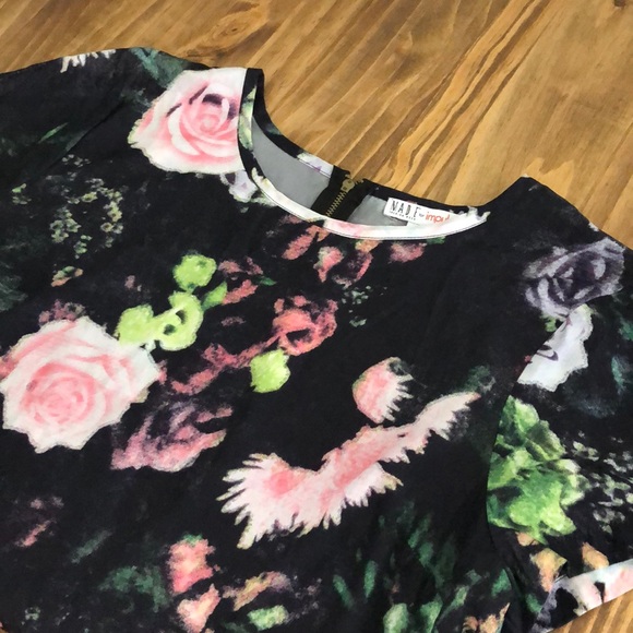 Short Sleeve Floral Cropped Top XL or S/M - Picture 4 of 5